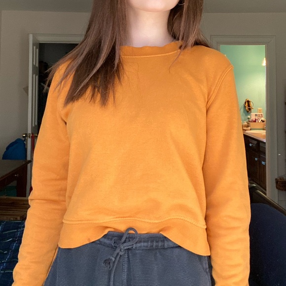 🌇 Cropped Orange Crewneck 🌇 - Picture 3 of 5